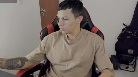 Snapshot of goodboy69i chatting on 10.23.25 goodboy69i online show from 10.23.25