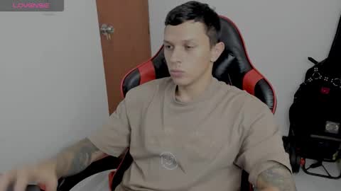 Snapshot of goodboy69i chatting on 11.10.25 goodboy69i online show from 11.10.25