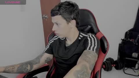 Snapshot of goodboy69i chatting on 11.18.25 goodboy69i online show from 11.18.25