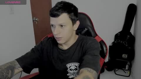 Snapshot of goodboy69i chatting on 11.22.25 goodboy69i online show from 11.22.25