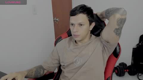 Snapshot of goodboy69i chatting on 11.23.25 goodboy69i online show from 11.23.25