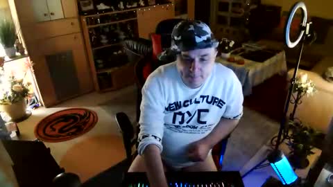 Snapshot of google5001 chatting on 10.02.25 google5001 online show from 10.02.25