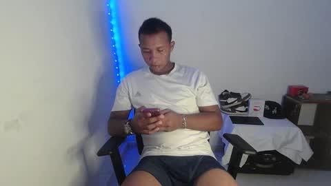 Snapshot of goos_cum chatting on 10.13.25 Goos online show from 10.13.25