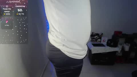 Snapshot of goos_cum chatting on 10.24.25 Goos online show from 10.24.25