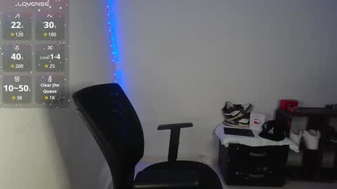 Snapshot of goos_cum chatting on 10.29.25 Goos online show from 10.29.25