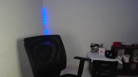 Snapshot of goos_cum chatting on 11.09.25 Goos online show from 11.09.25