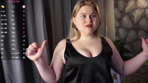 Snapshot of gorgeous_beaux chatting on 11.11.25 Sexy Mona 3 online show from 11.11.25