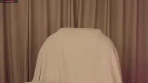 Snapshot of gorgeous_brunette chatting on 02.28.25 Rose online show from 02.28.25