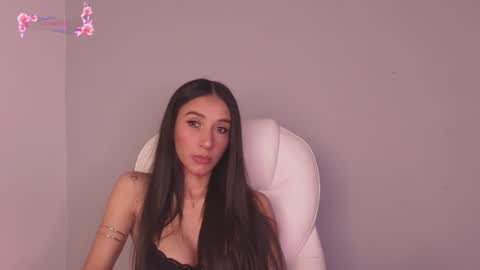 Snapshot of gorgeous_brunette chatting on 06.29.26 Rose online show from 06.29.26