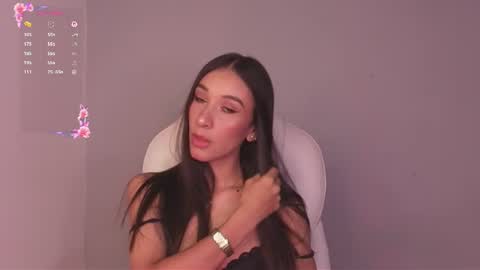 Snapshot of gorgeous_brunette chatting on 07.18.26 Rose online show from 07.18.26