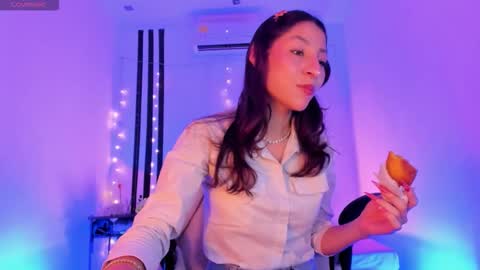 i am Jessi  I love animals and drawing I hope to get along with everyone. XOXO online show from 02.21.26