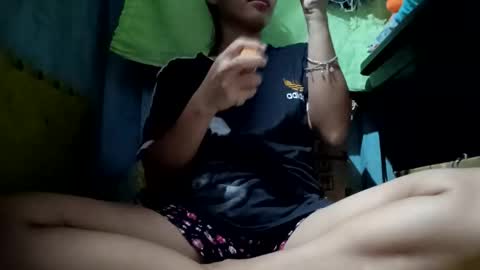 Snapshot of gorgeouspinay_babe chatting on 10.29.25 GorgeousPinay babe online show from 10.29.25