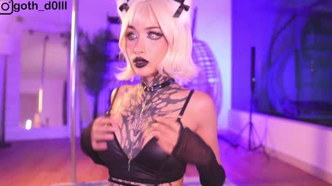sophie  Special celebration a the beach 300k followers 3011 and 0112   online show from 02.02.25