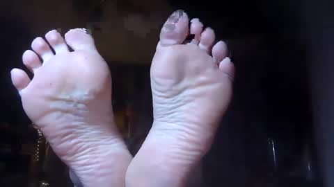 Snapshot of gothicfeetfantasies chatting on 11.21.25 Mistress Mommy Godess online show from 11.21.25