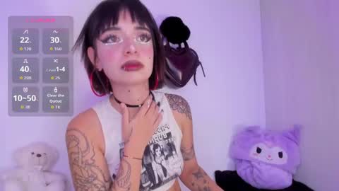 Snapshot of gothv chatting on 07.16.26 Violet online show from 07.16.26