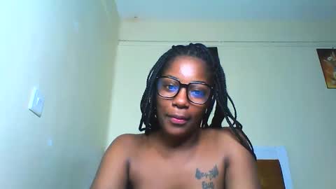 Snapshot of graceessy chatting on 01.21.25 graceessy online show from 01.21.25