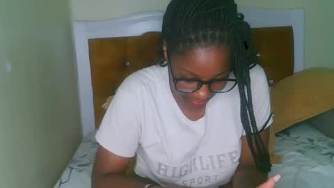 Snapshot of graceessy chatting on 01.24.25 graceessy online show from 01.24.25