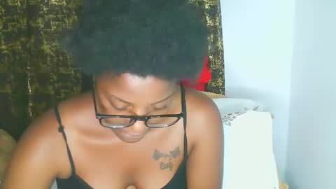 Snapshot of graceessy chatting on 11.01.25 graceessy online show from 11.01.25