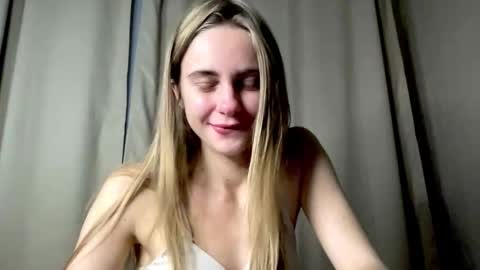 Snapshot of gracetorrezz chatting on 10.24.25 gracetorrezz online show from 10.24.25