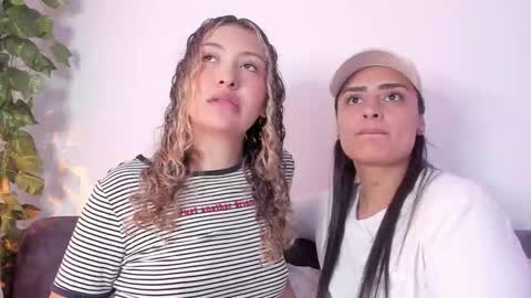 Snapshot of grave_duo chatting on 10.01.25 GRAVE DUO online show from 10.01.25