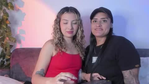 Snapshot of grave_duo chatting on 10.12.25 GRAVE DUO online show from 10.12.25