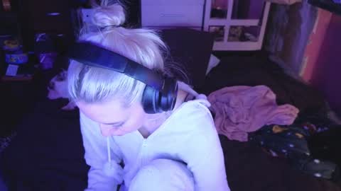 Snapshot of graylovescookies chatting on 12.26.24 graylovescookies online show from 12.26.24