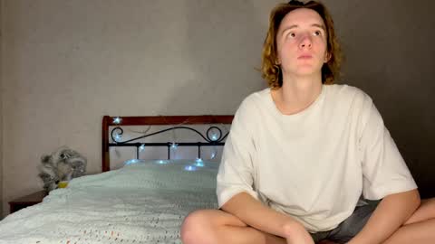 Snapshot of grayzee_ chatting on 12.20.24 Gray and Milly online show from 12.20.24