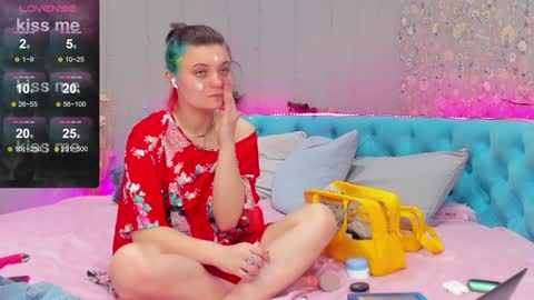 Snapshot of greenelfapril chatting on 12.28.24 April online show from 12.28.24