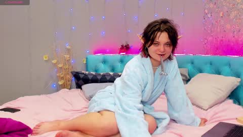 Snapshot of greenelfapril chatting on 01.01.25 April online show from 01.01.25