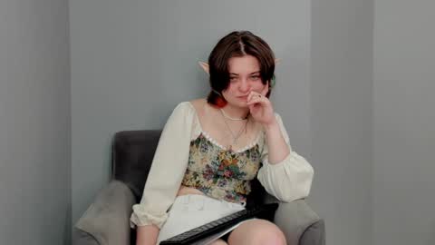 Snapshot of greenelfapril chatting on 01.04.25 April online show from 01.04.25