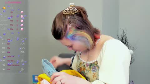 Snapshot of greenelfapril chatting on 01.06.25 April online show from 01.06.25