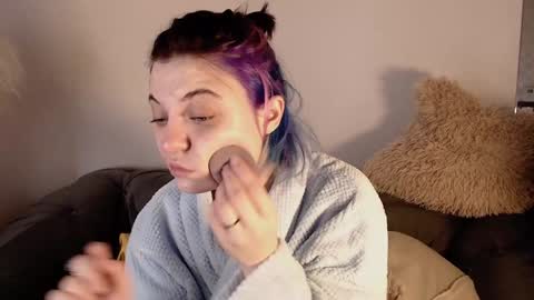 Snapshot of greenelfapril chatting on 01.17.25 April online show from 01.17.25