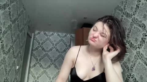 Snapshot of greenelfapril chatting on 02.11.25 April online show from 02.11.25