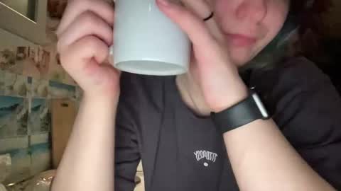 Snapshot of greenelfapril chatting on 02.13.25 April online show from 02.13.25