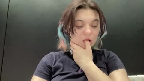 Snapshot of greenelfapril chatting on 02.20.25 April online show from 02.20.25