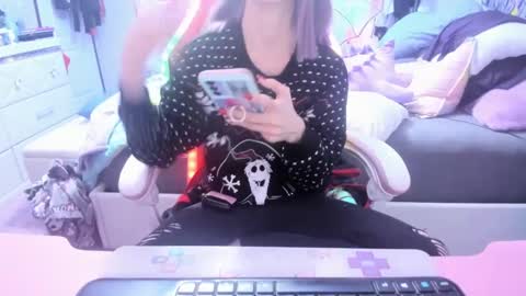 GreenEyedLovexo online show from 12.24.24