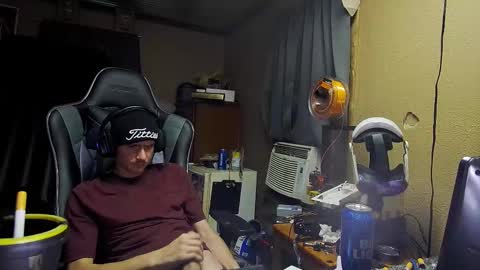 Snapshot of greenlungs8195 chatting on 10.21.25 Greenlungs8195 online show from 10.21.25