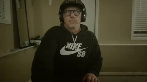 Snapshot of greenrooster1 chatting on 10.09.25 greenrooster1 online show from 10.09.25