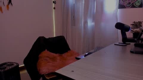 Snapshot of greenwine_gh chatting on 11.07.25 Medussa online show from 11.07.25