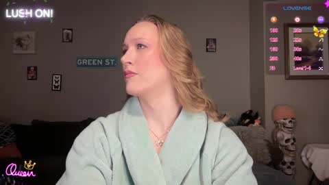 Snapshot of greenxxxqueen chatting on 04.04.26 SexQueen Nikki online show from 04.04.26