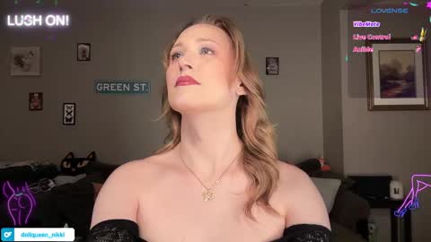 Snapshot of greenxxxqueen chatting on 05.12.26 SexQueen Nikki online show from 05.12.26