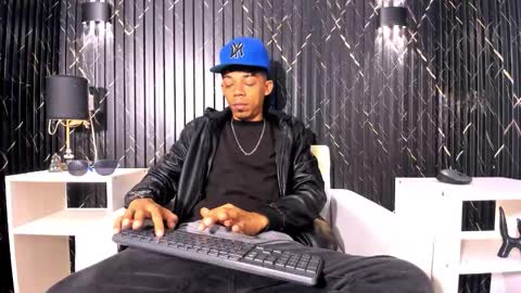 Snapshot of gregory_sforza chatting on 10.21.25 GregorySforza online show from 10.21.25