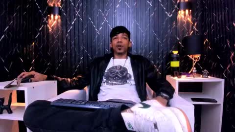 Snapshot of gregory_sforza chatting on 11.01.25 GregorySforza online show from 11.01.25