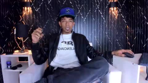 Snapshot of gregory_sforza chatting on 11.03.25 GregorySforza online show from 11.03.25