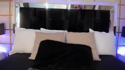 Greta Velvet  online show from 10.12.25