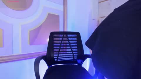 Greta Velvet  online show from 01.17.26