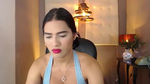 Snapshot of greys_ath chatting on 10.04.25 greys online show from 10.04.25