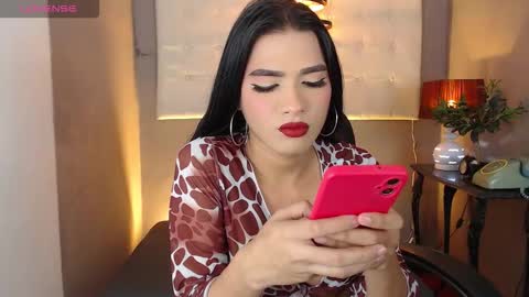 Snapshot of greys_ath chatting on 10.25.25 greys online show from 10.25.25