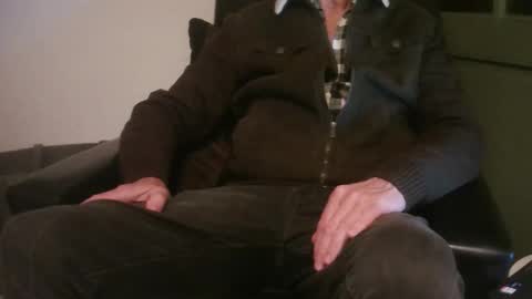 Snapshot of grimbergen123 chatting on 10.29.25 Grim online show from 10.29.25