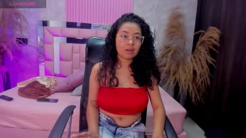 Snapshot of griselle_rousse chatting on 10.17.25 online show from 10.17.25